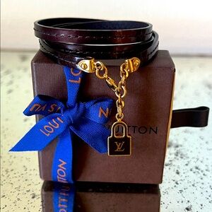 LOUIS VUITTON Commit Vernis Patent Triple Wrap Lock Bracelet enamel Amarante